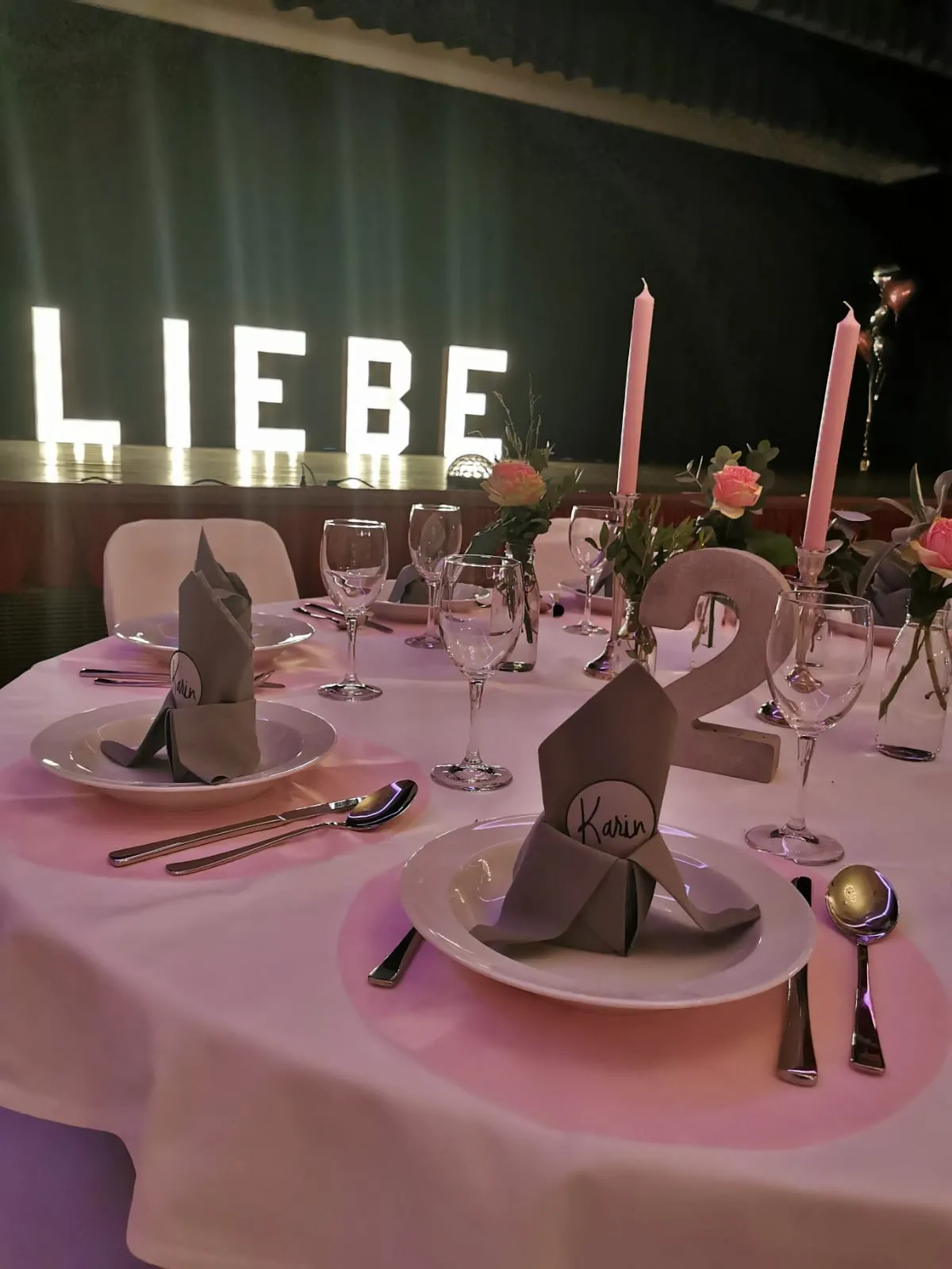 Gedeckter Tisch in Eventlocation